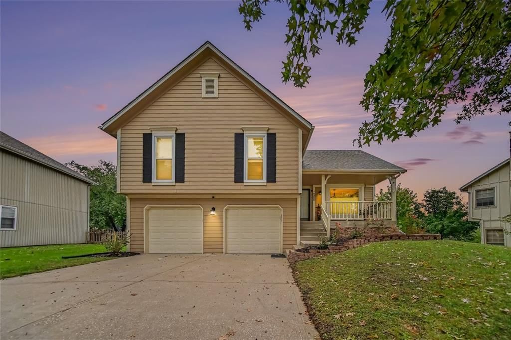 10208 Longwood Court, Kansas City, KS: listing photo 2