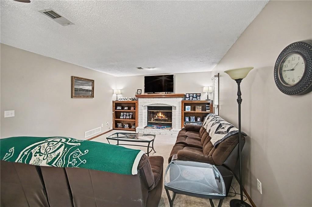 10208 Longwood Court, Kansas City, KS
