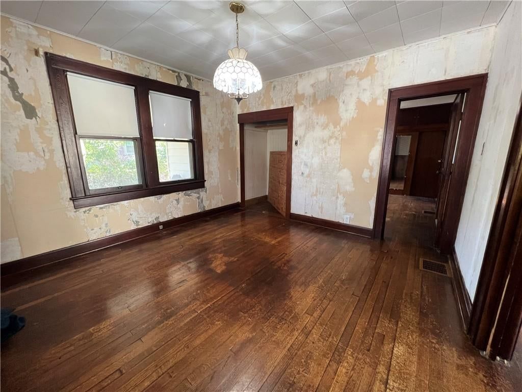 Photo 13 of 49 - 1820 S 22nd Street, Kansas City, KS 66106