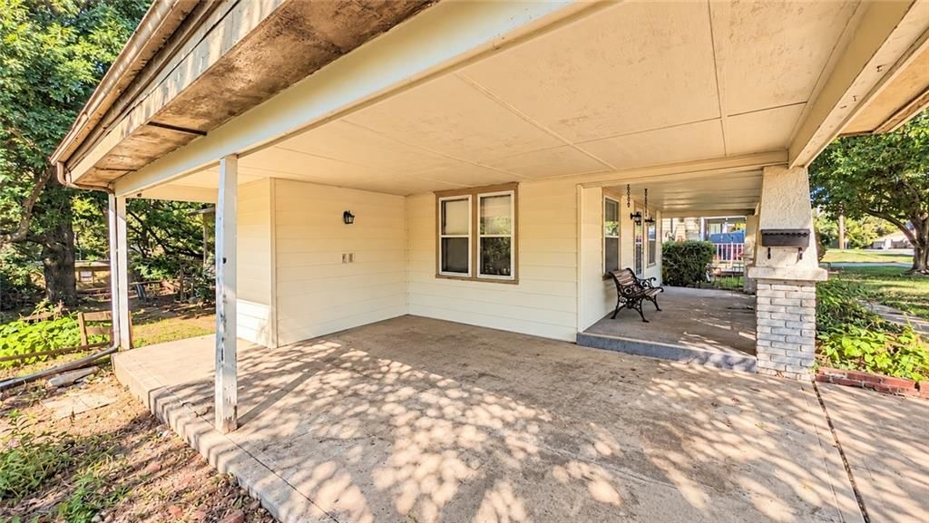 Photo 7 of 49 - 1820 S 22nd Street, Kansas City, KS 66106