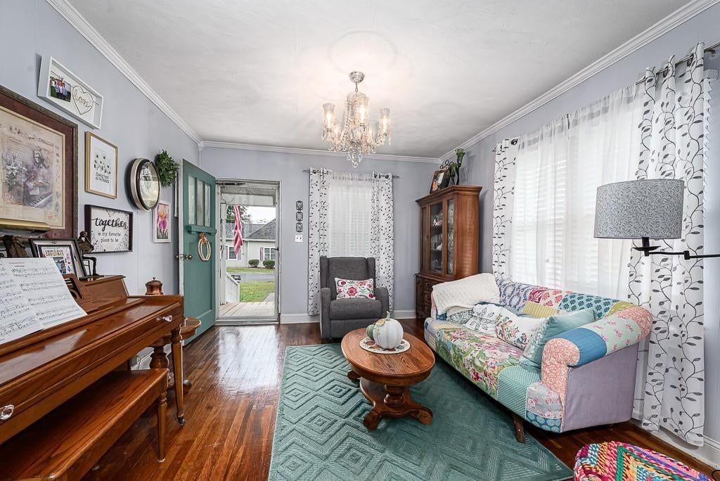 Hardwood floors and white trim at 15552 Ripley Street, Basehor, KS 66007