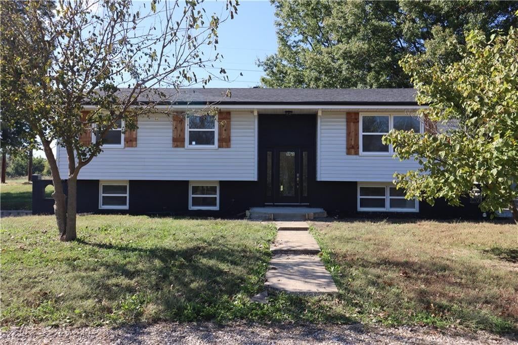 26502 Blinker Light Road, Harrisonville, MO