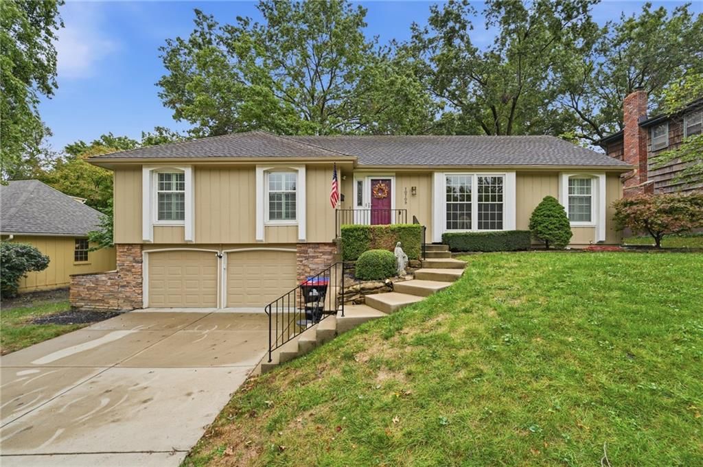 10709 W 101st Street, Overland Park, KS