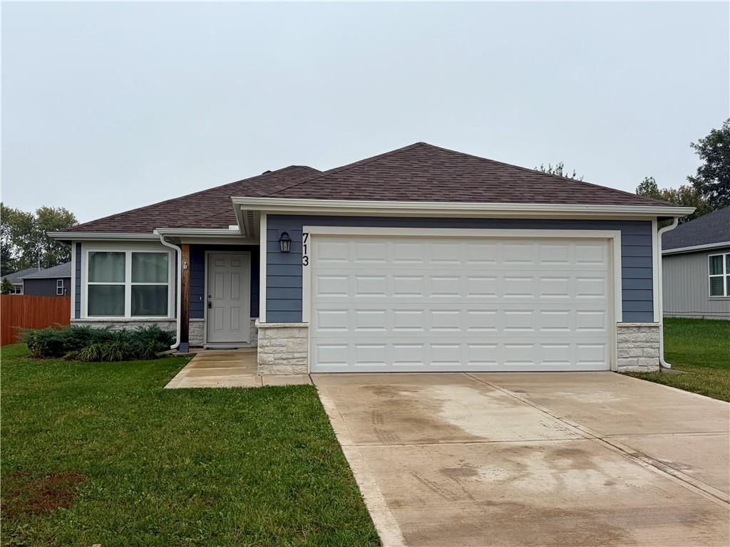 713 Hidden Meadows Drive, Paola, KS