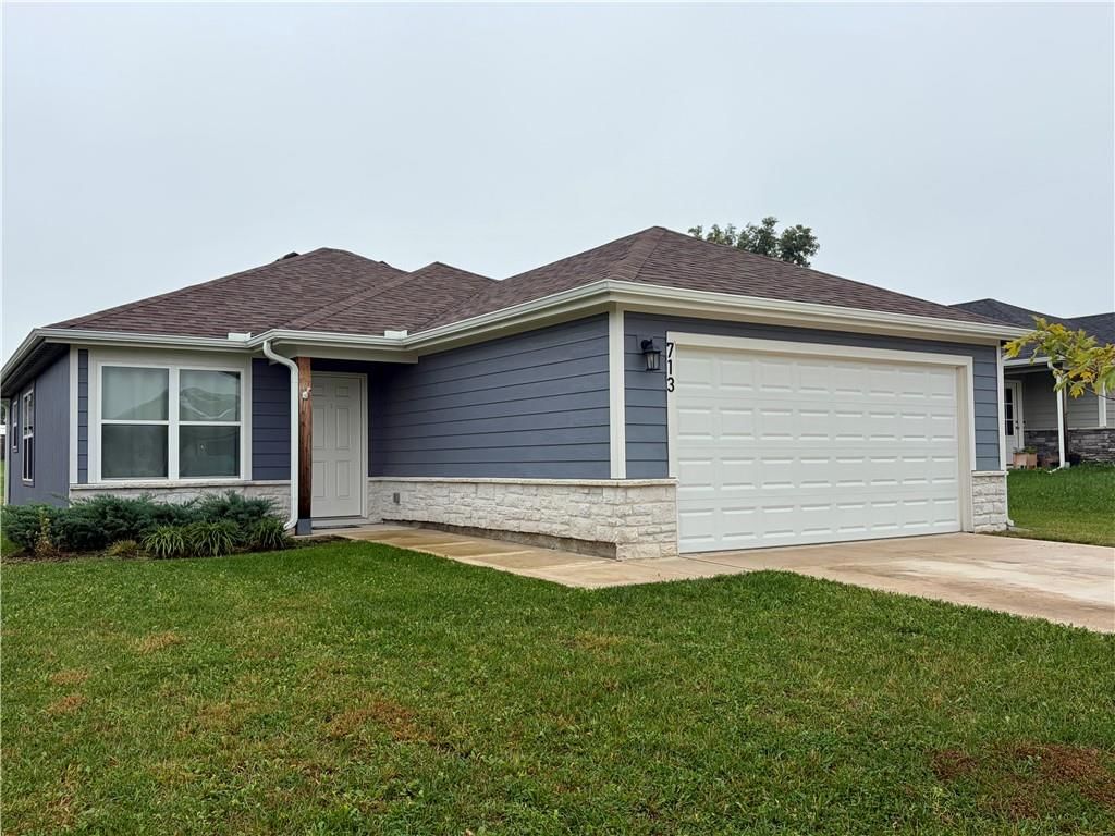 713 Hidden Meadows Drive, Paola, KS: listing photo 2