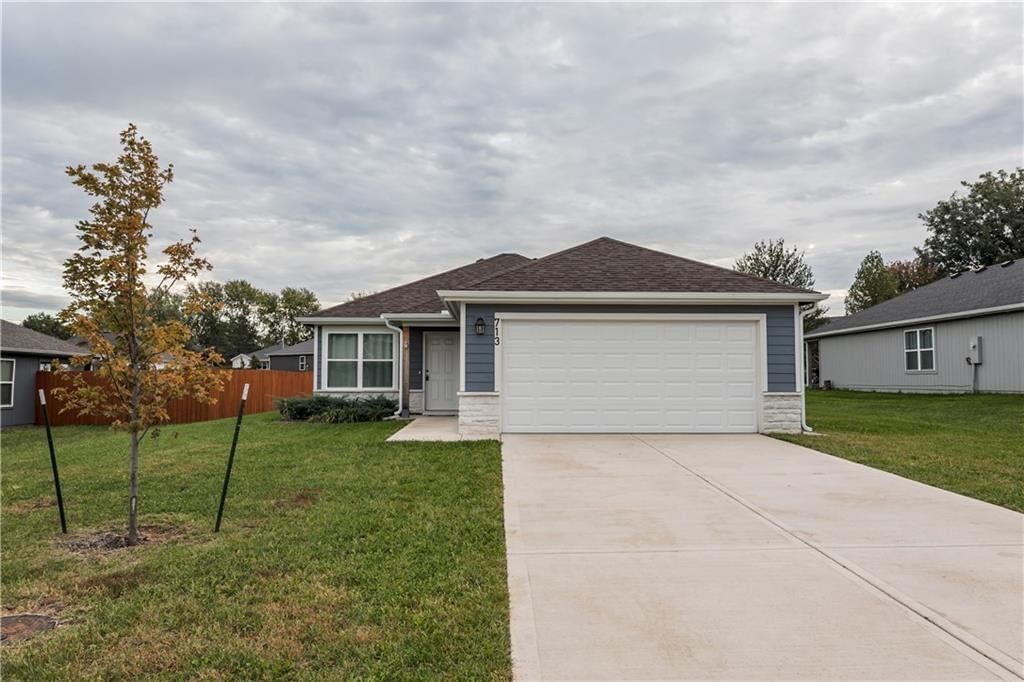 713 Hidden Meadows Drive, Paola, KS
