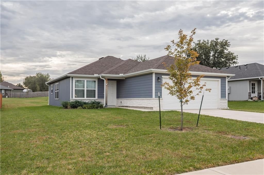 713 Hidden Meadows Drive, Paola, KS: listing photo 2
