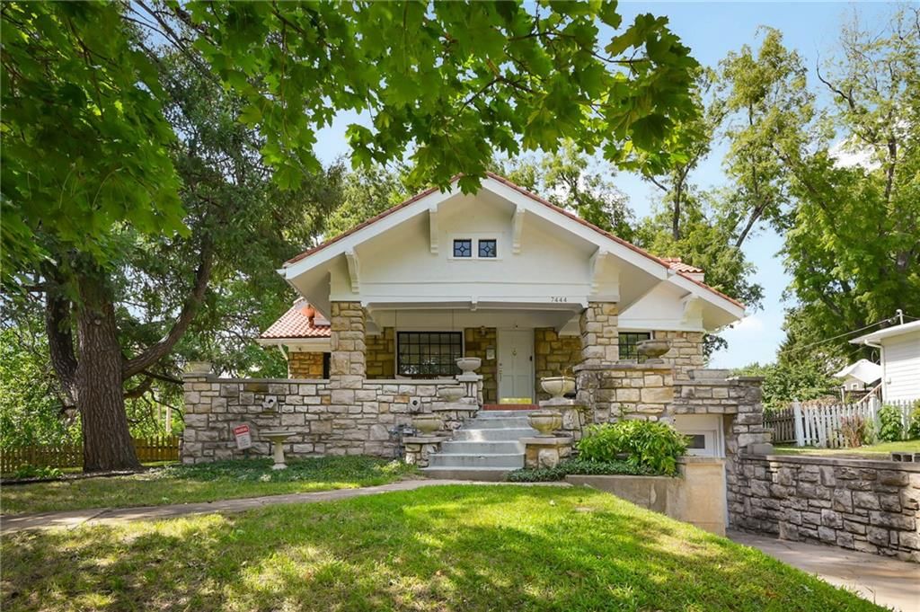 Photo 2 of 29 - 7444 Mercier Street, Kansas City, MO 64114