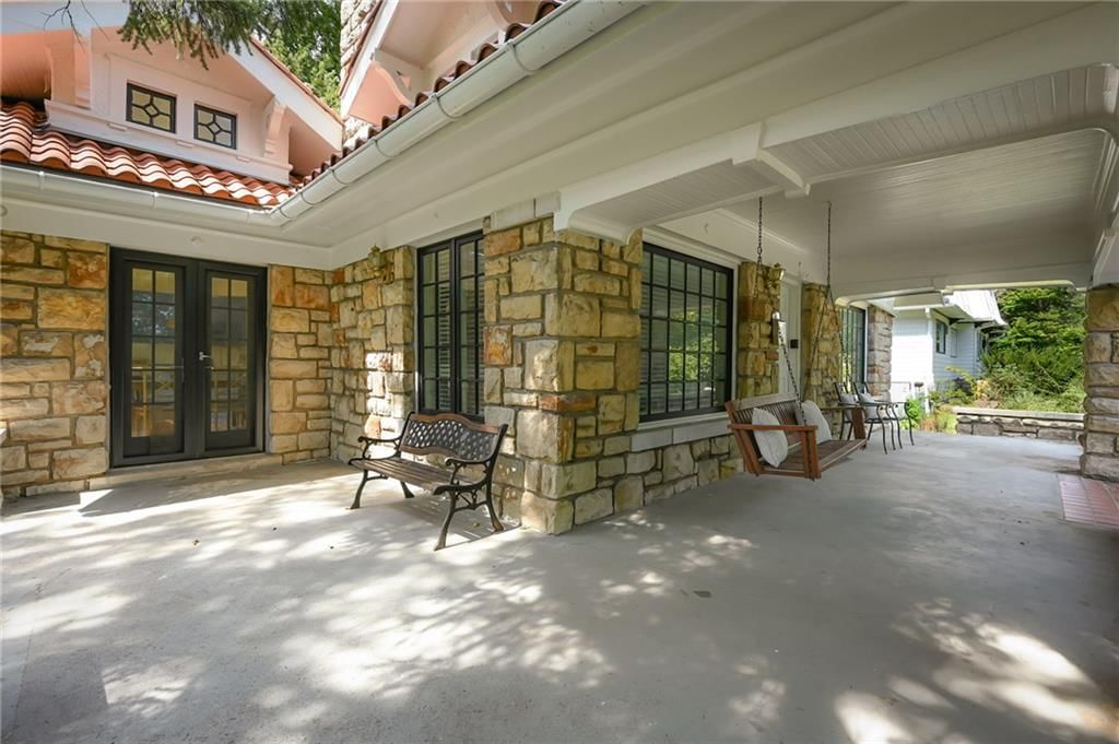 Photo 4 of 29 - 7444 Mercier Street, Kansas City, MO 64114