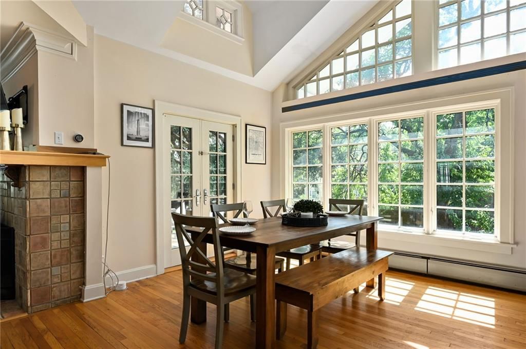 Photo 12 of 29 - 7444 Mercier Street, Kansas City, MO 64114