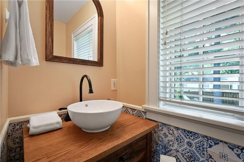 Photo 16 of 29 - 7444 Mercier Street, Kansas City, MO 64114