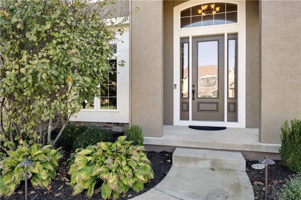 6115 NW 104th Terrace, Kansas City, MO: listing photo 2
