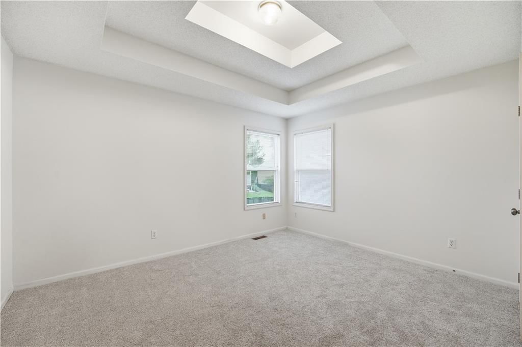 Tray ceiling at 18470 W 161ST Street, Olathe, KS 66062