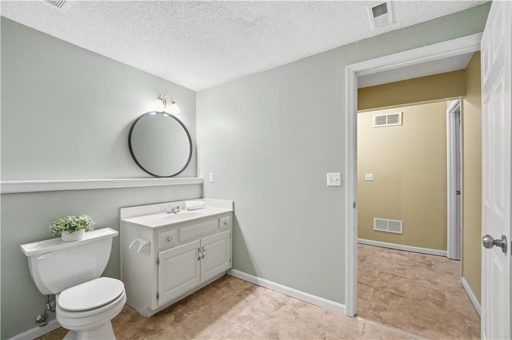 Photo 38 of 58 - 18470 W 161ST Street, Olathe, KS 66062