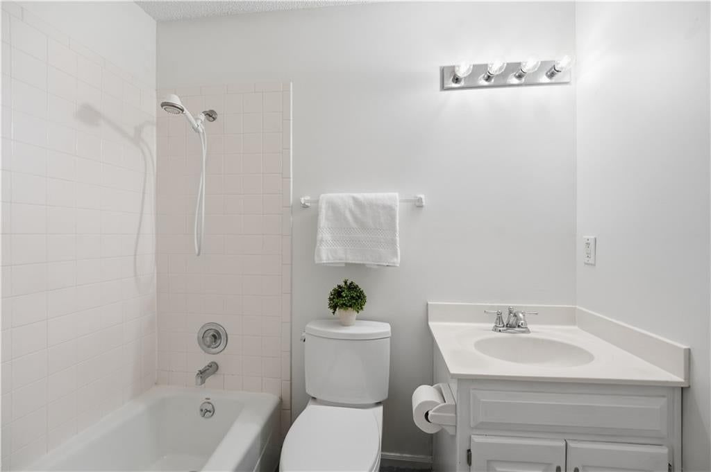Photo 29 of 58 - 18470 W 161ST Street, Olathe, KS 66062