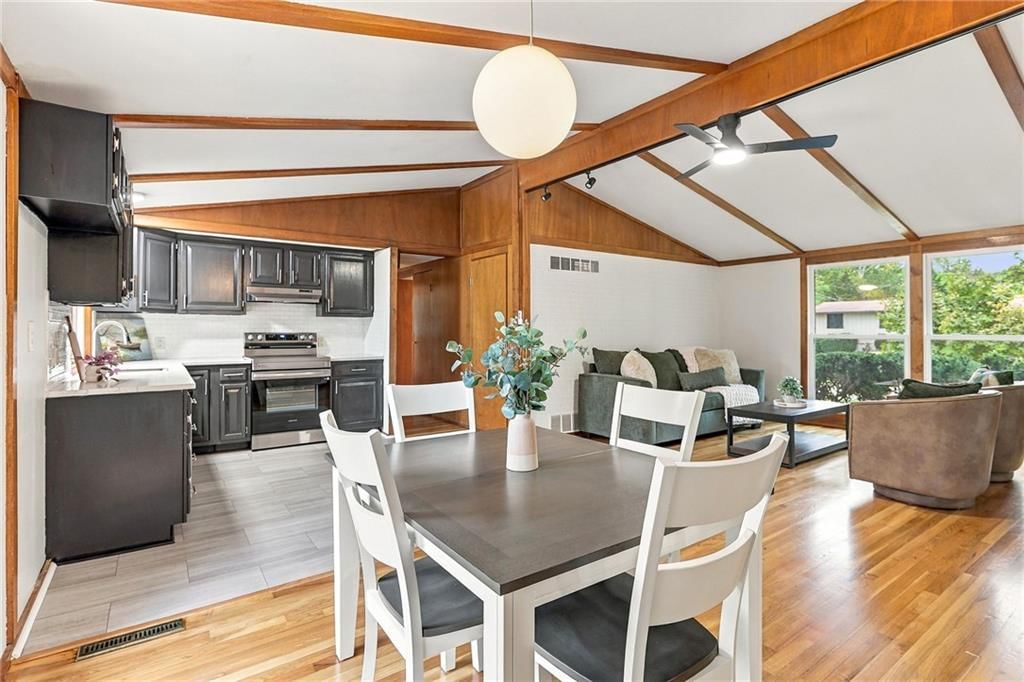 Breakfast nook at 5901 N Michigan Place, Gladstone, MO 64118