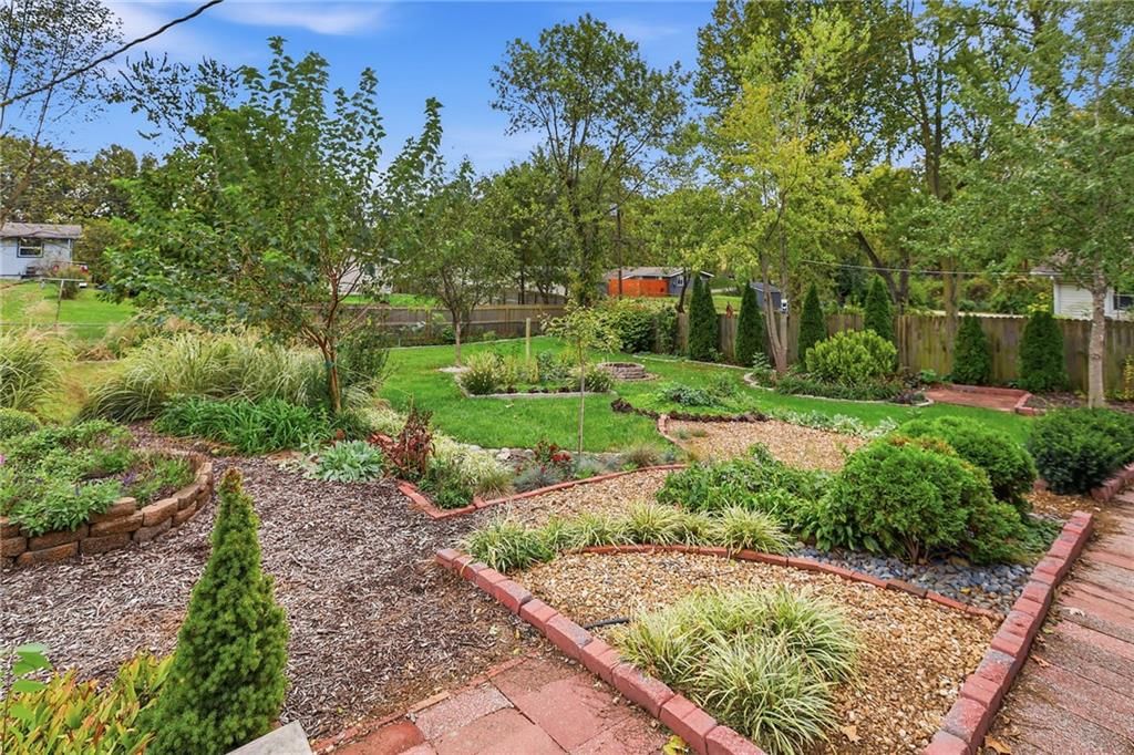 Photo 20 of 22 - 5901 N Michigan Place, Gladstone, MO 64118