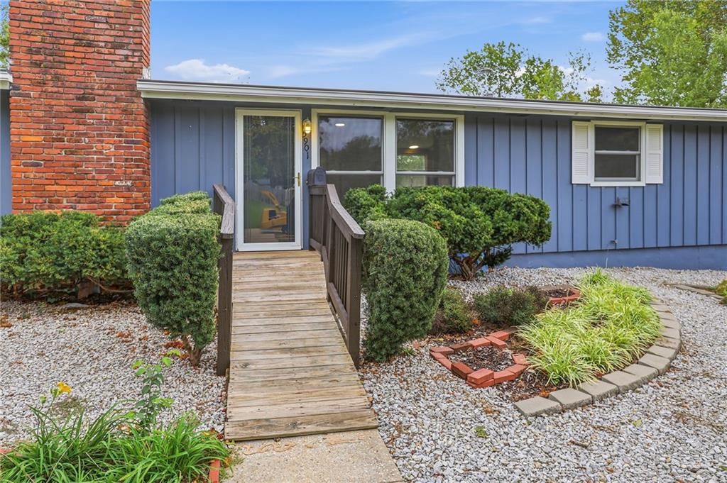 5901 N Michigan Place, Gladstone, MO: listing photo 3