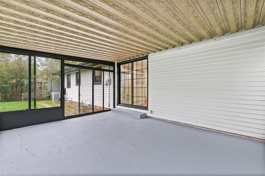 Photo 21 of 36 - 3329 S Claremont Avenue, Independence, MO 64052