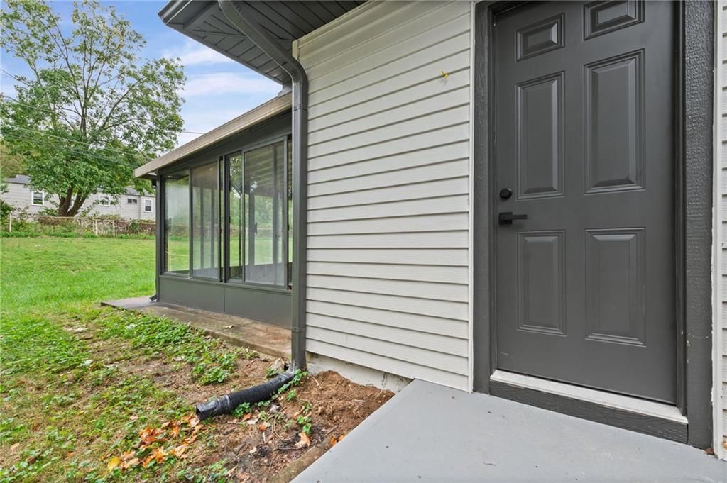 Photo 4 of 36 - 3329 S Claremont Avenue, Independence, MO 64052