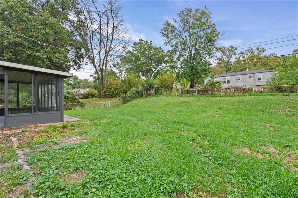 Photo 32 of 36 - 3329 S Claremont Avenue, Independence, MO 64052