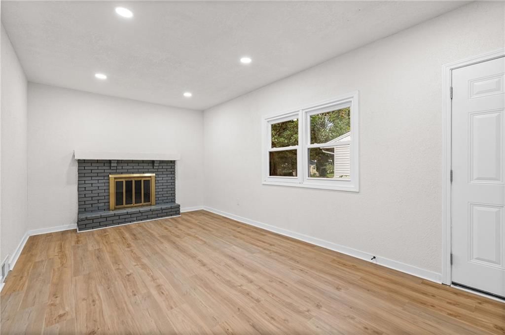 Photo 22 of 36 - 3329 S Claremont Avenue, Independence, MO 64052