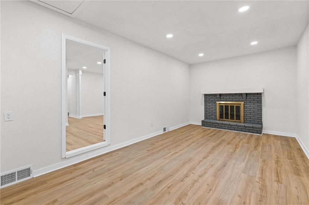 Photo 23 of 36 - 3329 S Claremont Avenue, Independence, MO 64052