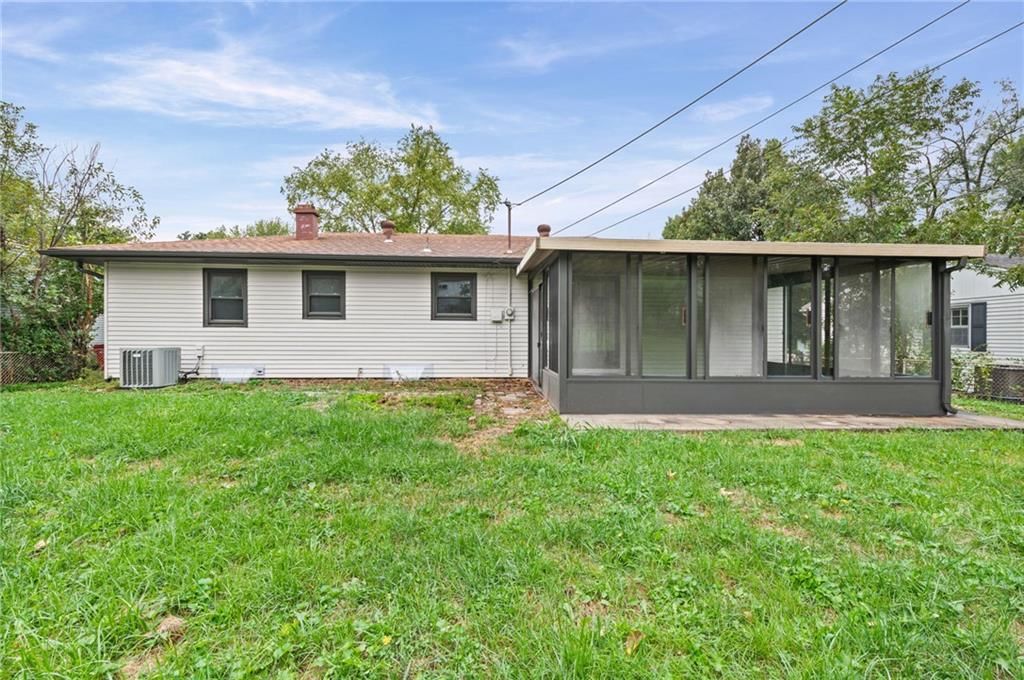 Photo 34 of 36 - 3329 S Claremont Avenue, Independence, MO 64052