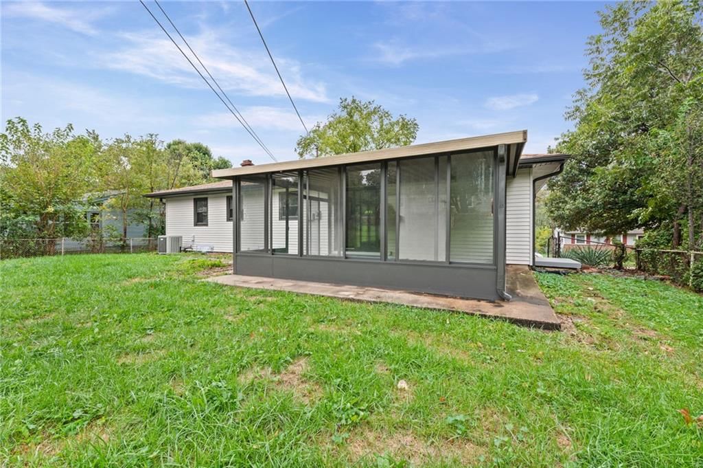 Photo 35 of 36 - 3329 S Claremont Avenue, Independence, MO 64052