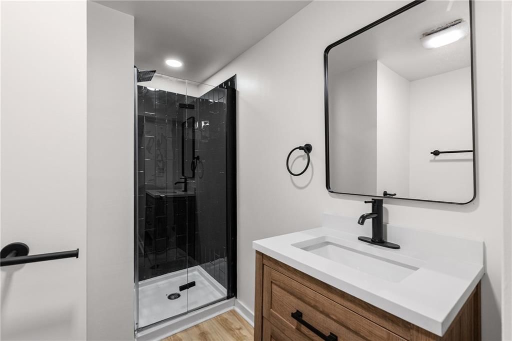 Photo 29 of 36 - 3329 S Claremont Avenue, Independence, MO 64052