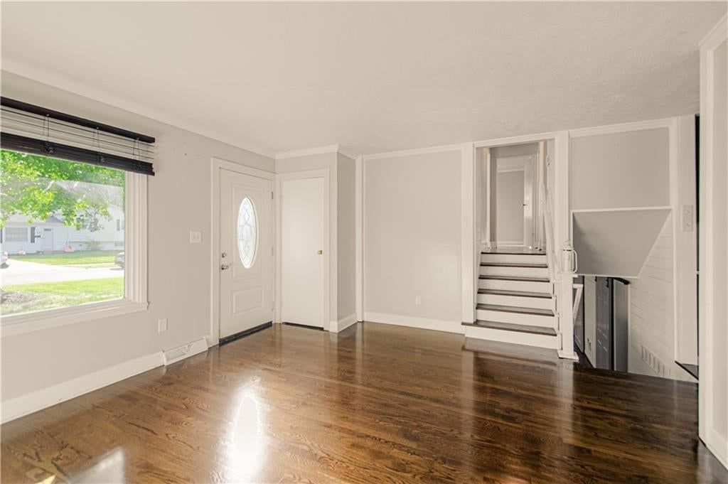 Photo 6 of 29 - 10006 Benson Street, Overland Park, KS 66212