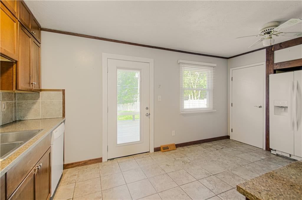 Photo 7 of 29 - 10006 Benson Street, Overland Park, KS 66212