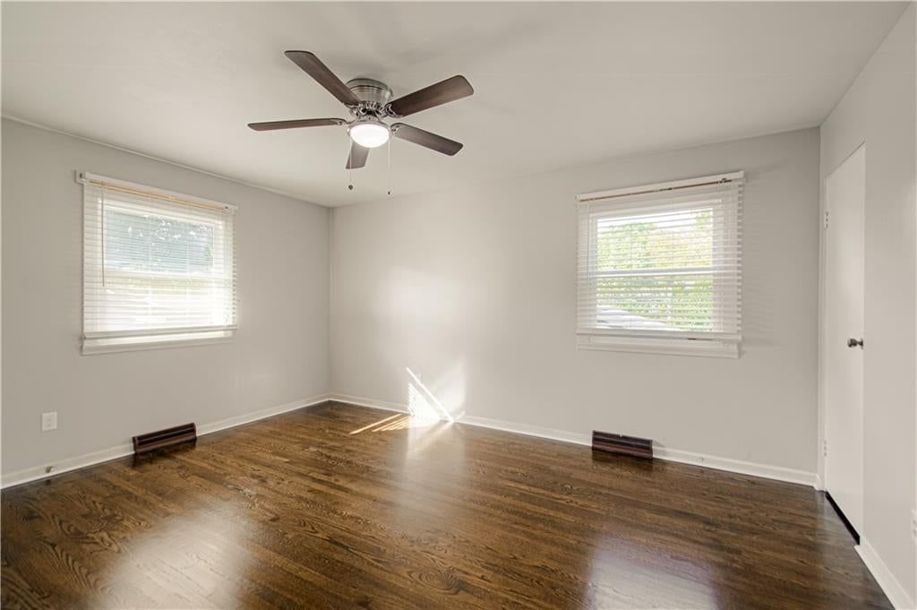 Photo 10 of 29 - 10006 Benson Street, Overland Park, KS 66212
