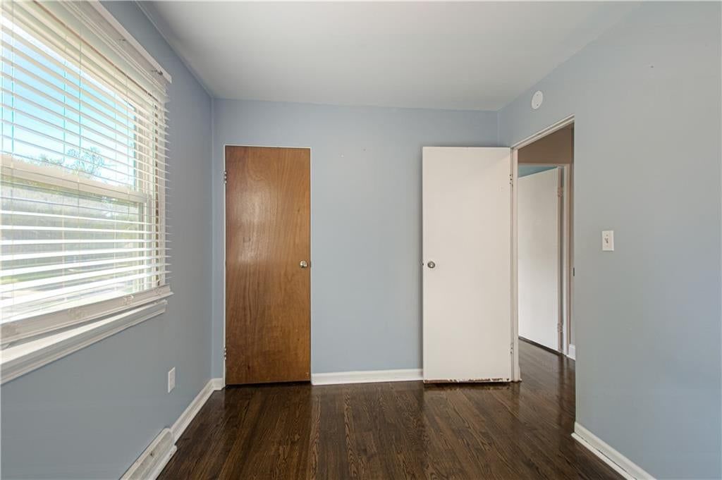 Photo 15 of 29 - 10006 Benson Street, Overland Park, KS 66212