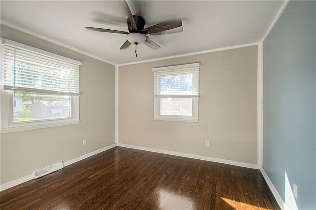 Photo 16 of 29 - 10006 Benson Street, Overland Park, KS 66212