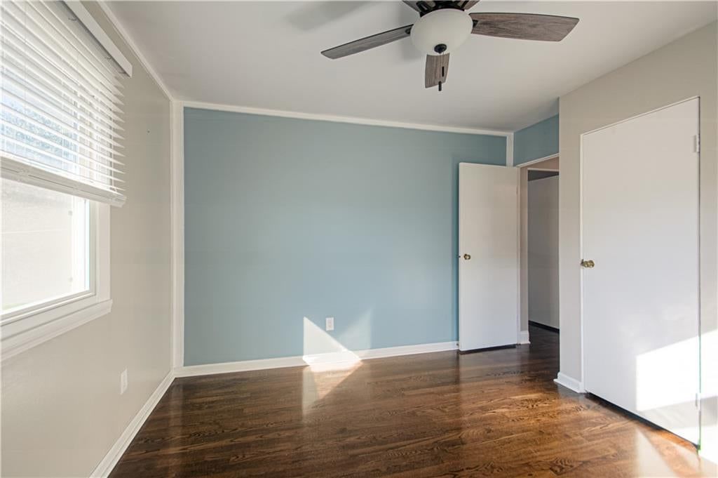 Photo 17 of 29 - 10006 Benson Street, Overland Park, KS 66212