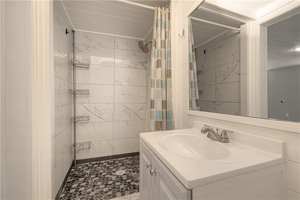 Photo 21 of 29 - 10006 Benson Street, Overland Park, KS 66212