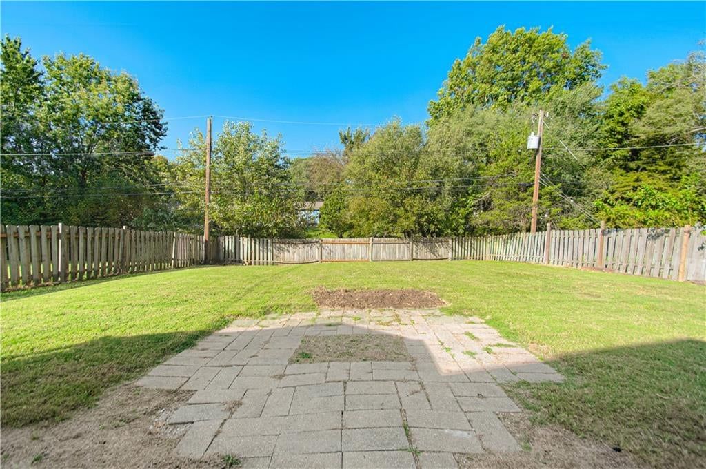 Photo 25 of 29 - 10006 Benson Street, Overland Park, KS 66212