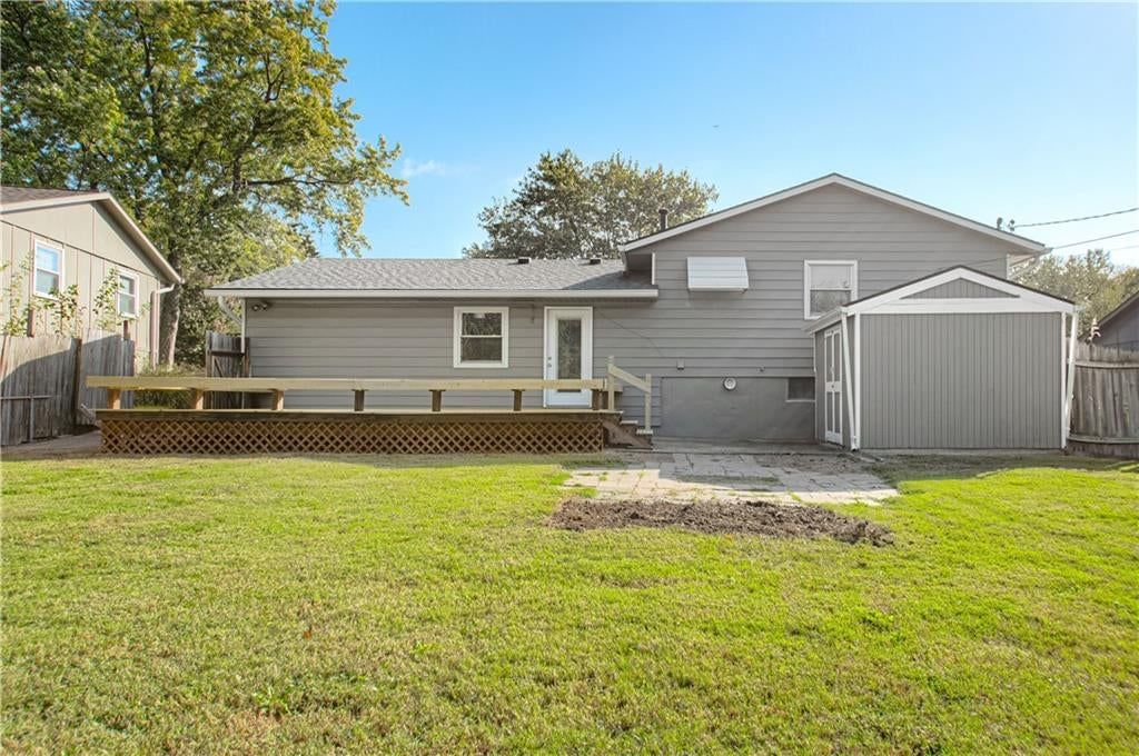 Photo 27 of 29 - 10006 Benson Street, Overland Park, KS 66212