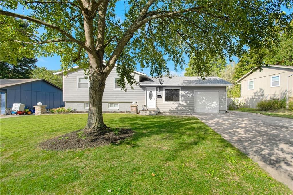 Photo 28 of 29 - 10006 Benson Street, Overland Park, KS 66212