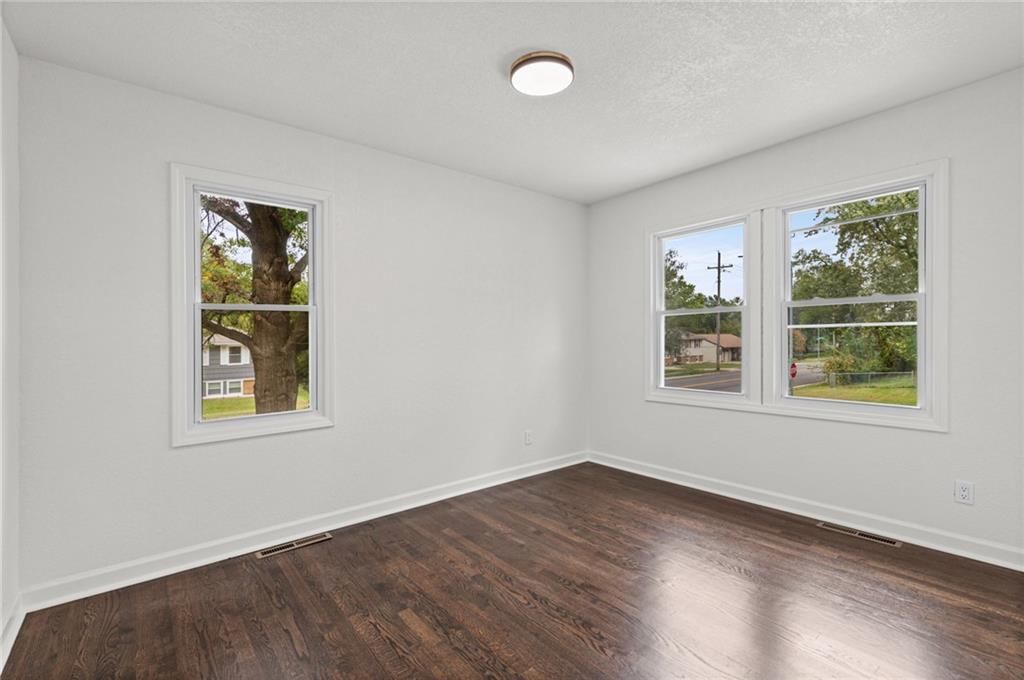 Photo 26 of 38 - 8108 E 92nd Terrace, Kansas City, MO 64138