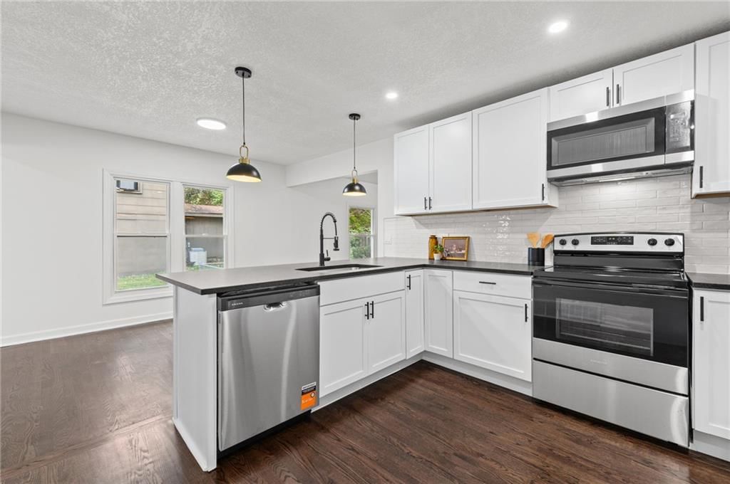 Photo 10 of 38 - 8108 E 92nd Terrace, Kansas City, MO 64138