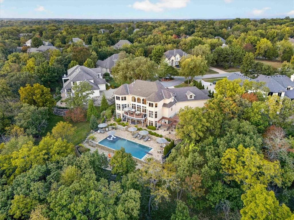 460 NW Riven Rock Circle, Lee's Summit, MO: listing photo 2