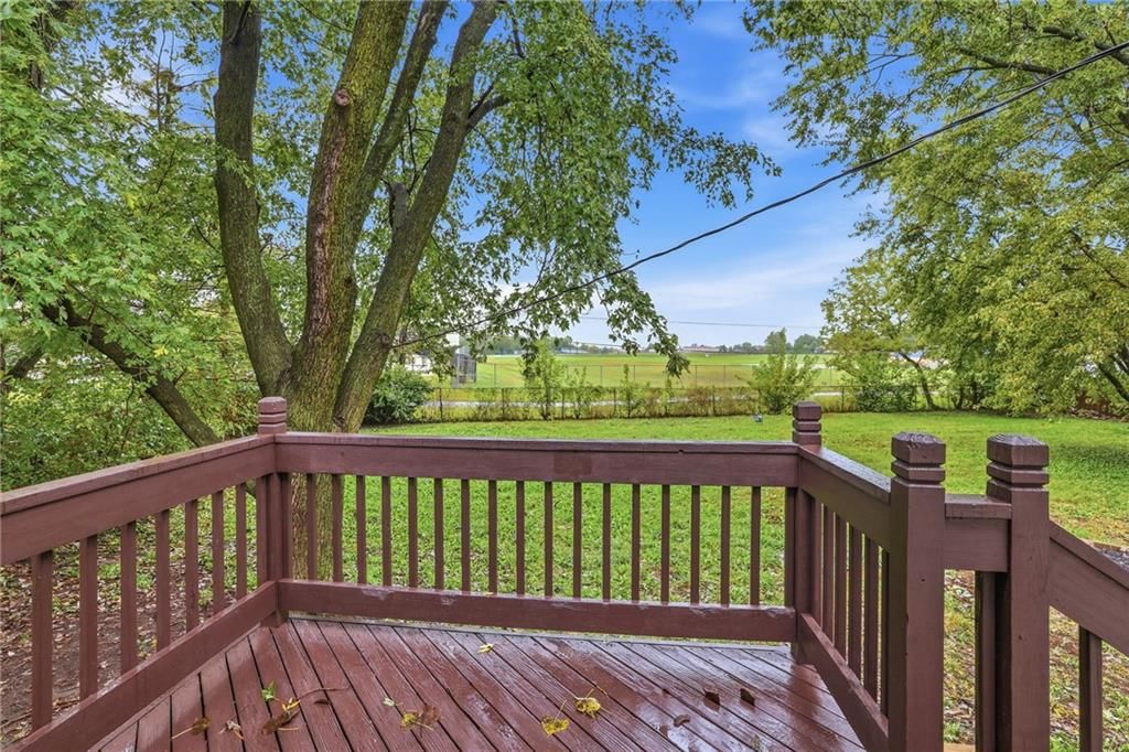 Photo 27 of 33 - 909 S Montclaire Drive, Olathe, KS 66061