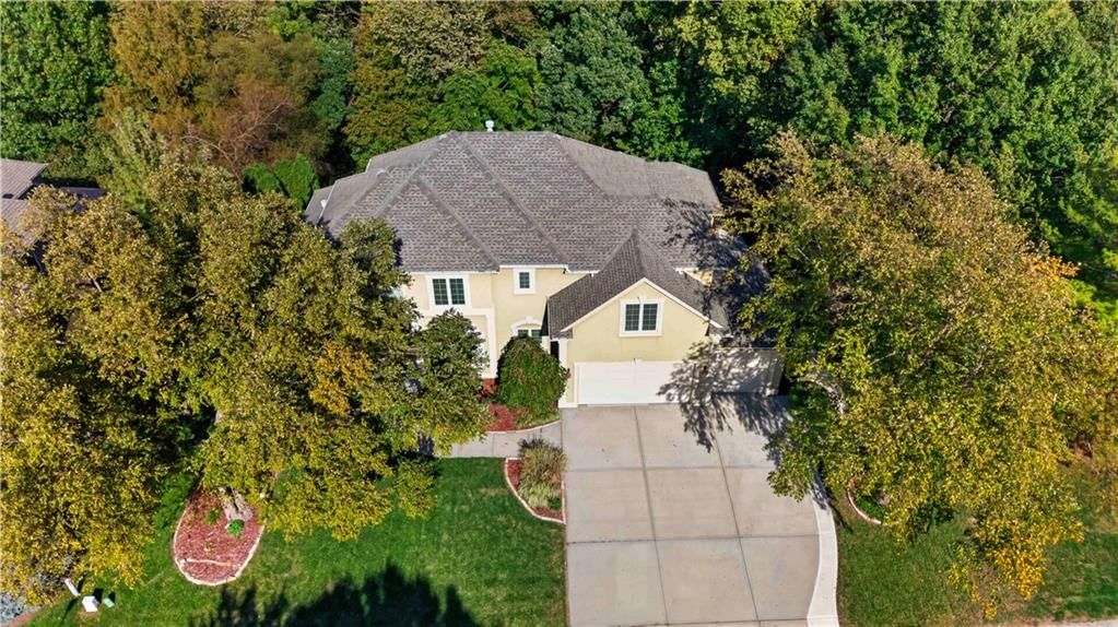 6119 S National Drive, Parkville, MO: listing photo 3