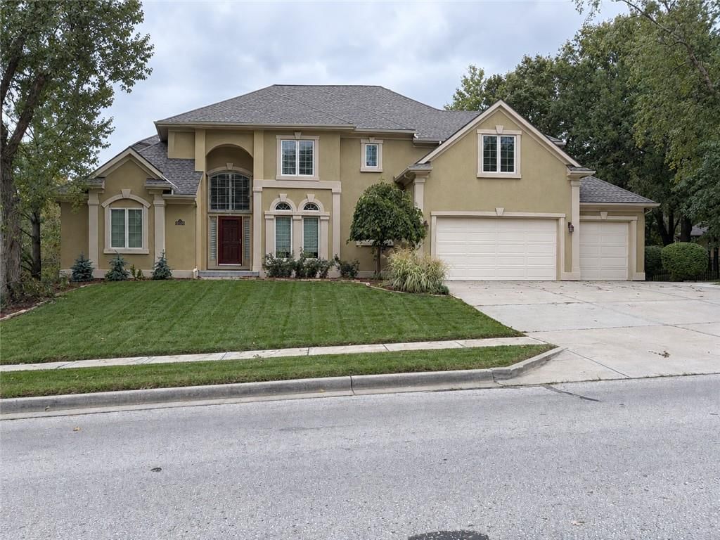 6119 S National Drive, Parkville, MO