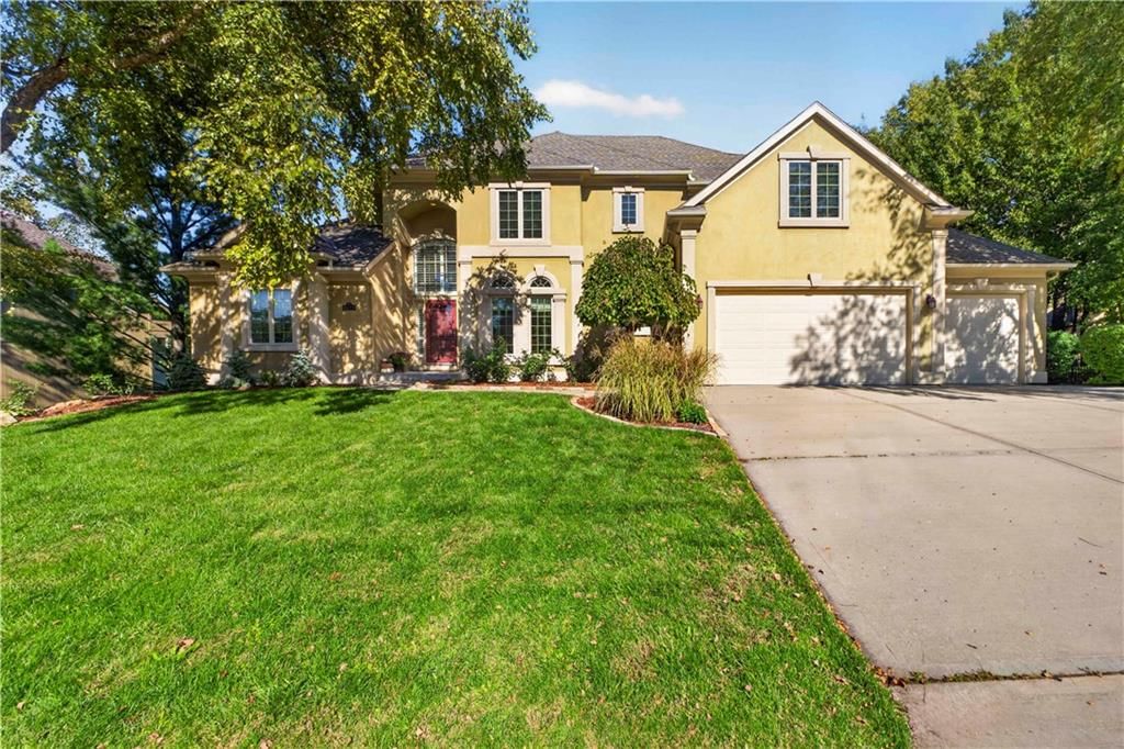 6119 S National Drive, Parkville, MO