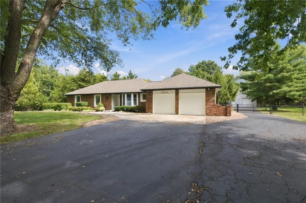 19475 Hardy Street, Overland Park, KS: listing photo 2