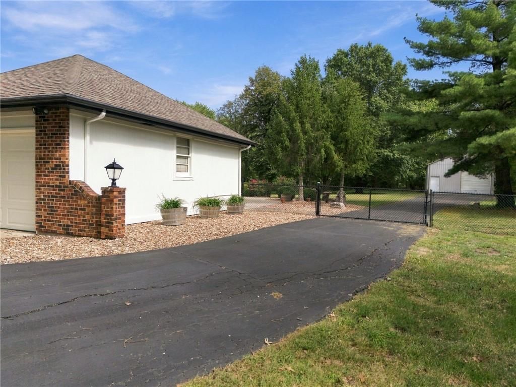 19475 Hardy Street, Overland Park, KS: listing photo 3