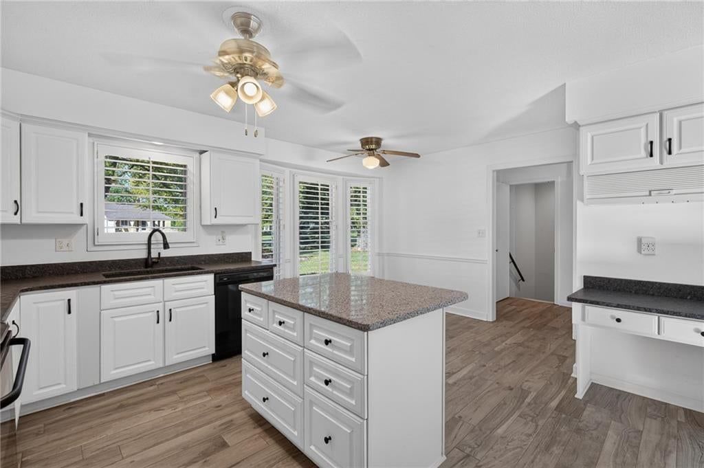 Breakfast nook at 19475 Hardy Street, Overland Park, KS 66085